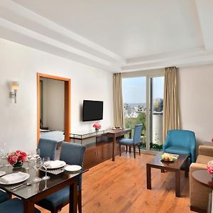 Double Suite Non-Smoking Enjoy Fruit Platter & Cookies Platter Complimentary Mini bar RoomTea or Coffee 01 cooked snack the Lobby level restaurant Coffee shop till 1930Hrs on F&B on SPA
