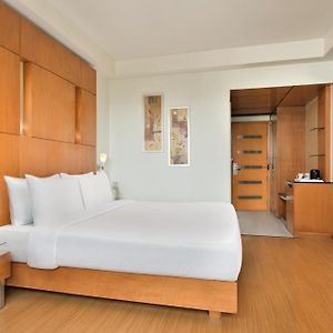 Club Single Room Disability Access Non-Smoking Enjoy Fruit Platter & Cookies Platter Complimentary Mini bar RoomTea or Coffee 01 cooked snack the Lobby level restaurant Coffee shop till 1930Hrs on F&B on S